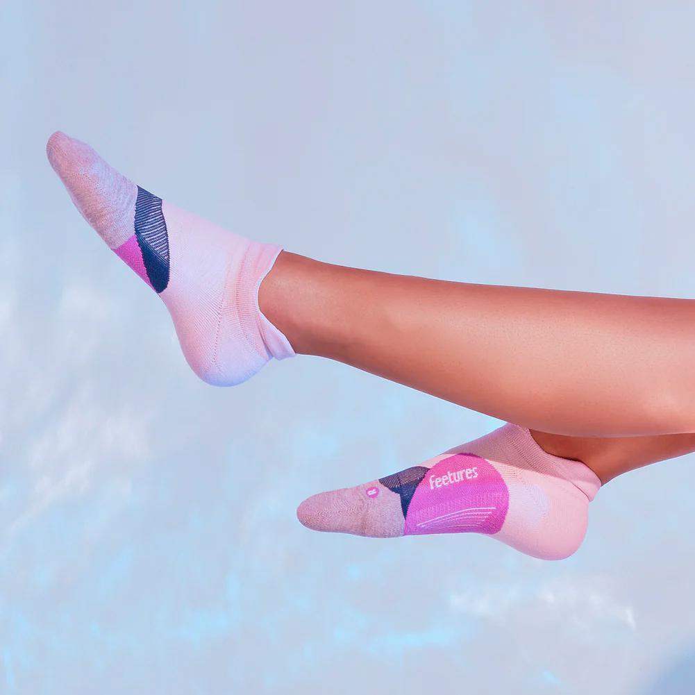Elite Light Cushion No Show Tab Socks Feetures