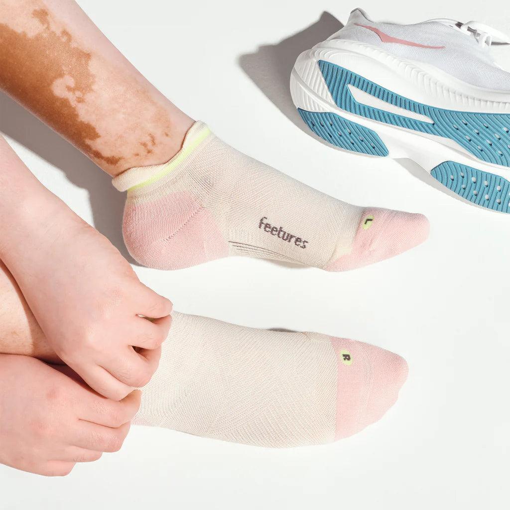 Elite Max Cushion No Show Tab Socks Socks Feetures