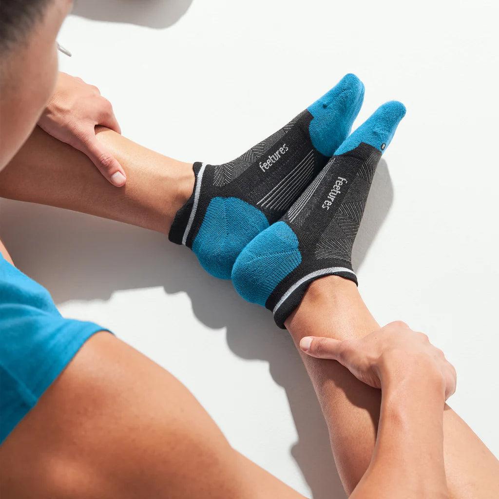 Elite Max Cushion No Show Tab Socks Socks Feetures