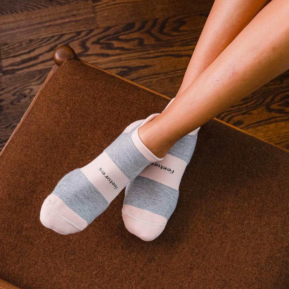 High Performance Ultra Light No Show Tab Socks Pink Blanket Feetures